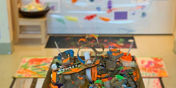 一个色彩缤纷的幼稚园班美术和手工项目