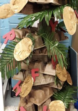 孩子们制作的手工椰子树